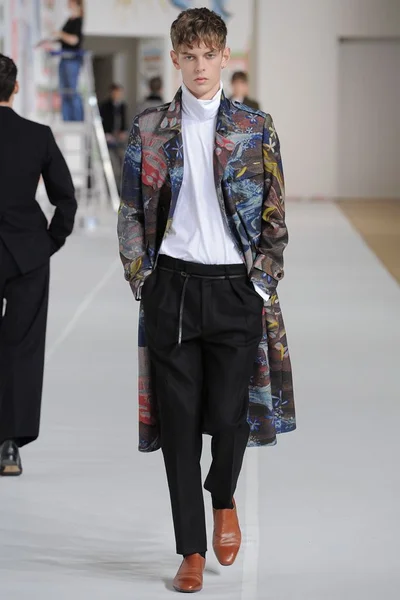 Look 15